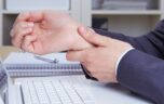 Как проявляется и лечится вывих кисти руки?